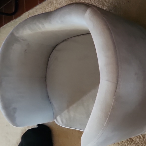 BNIB PET SOFA/LOUNGER BED-GRAY WITH LEGS.PICK UP LOCAL ONLY - Picture 4 of 6